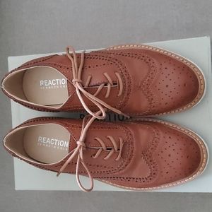Like new Kenneth Cole boys wingtip in cognac size 2